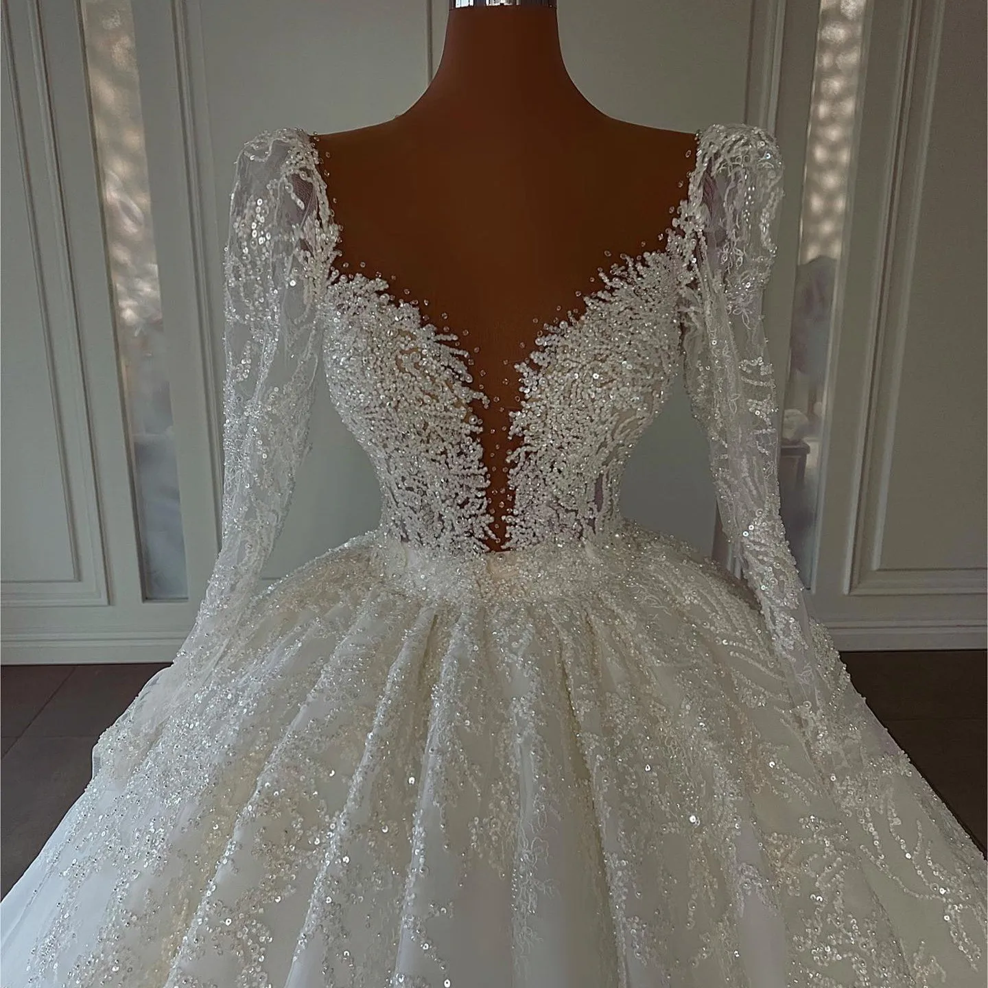 Modest Beading Wedding Dresses Lace Sequined Bridal Gowns Custom Made V Neck Vestido de novia