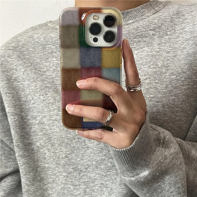 

Autumn and Winter Retro Fashion Colorful Small Square Tinfoil Pattern Phone Case IPhone 16promax 15 14 Apple Checkered Soft Case