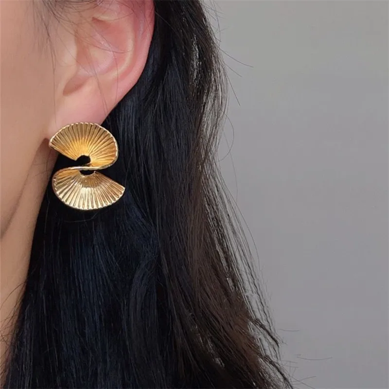 XIALUOKE Vintage Metal Geometric Irregular Flower Stud Earrings For Women Personality Cute Fishtail Earrings Party Jewelry