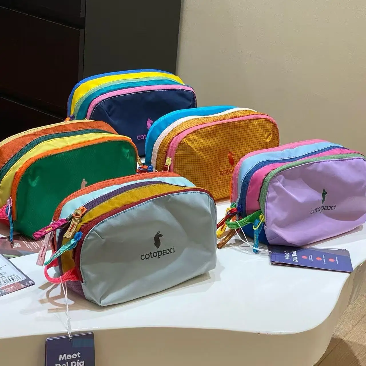 2026 New Fashion COTO Dopamine Color Waterproof Portable Toilet Bag Cosmetics Storage Bag Outdoor Travel Handbag image 3