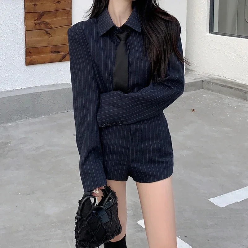 Long-sleeved shorts suit female summer and autumn pure desire hot girl wind girl Tibetan blue striped shirt slim two-piece suit