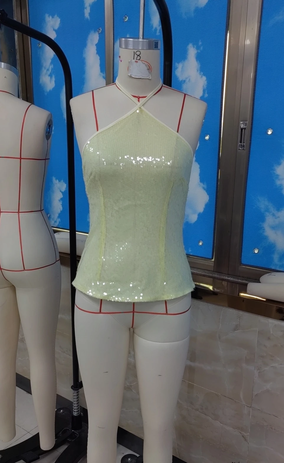 

Women Sleeveless Halter Tops Summer Shiny Sequins Tie up Backless Shirts for Streetwear Aesthetic Grunge Clothes