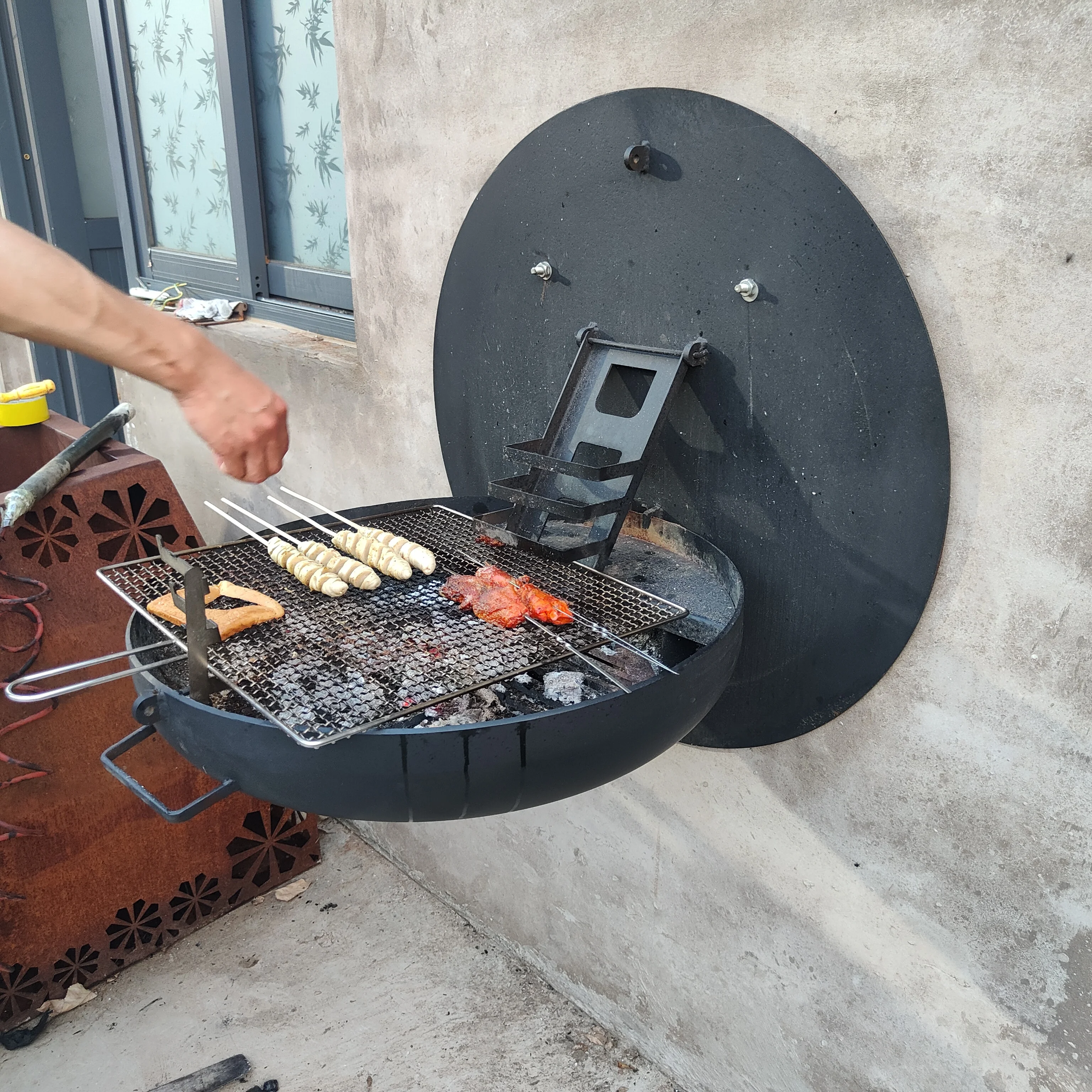 2026 Hot Sale Outdoor Folding Barbecue Grill Garden Wood Burning Metal Fire Pit Wall Mounted BBQ Grills