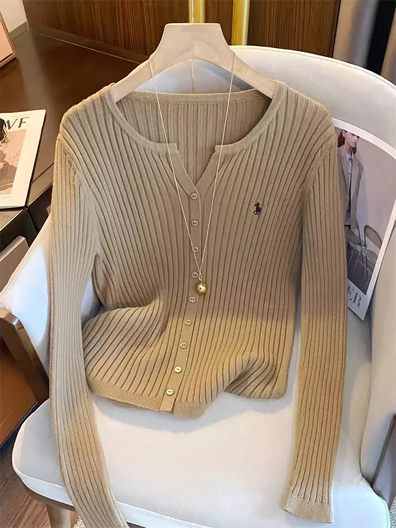 بلوزات نسائية محبوكة على الموضة جديدة لعام 2025 Y2K سترات مطرزة بأكمام طويلة سترات عصرية ملابس خروج للسيدات #3