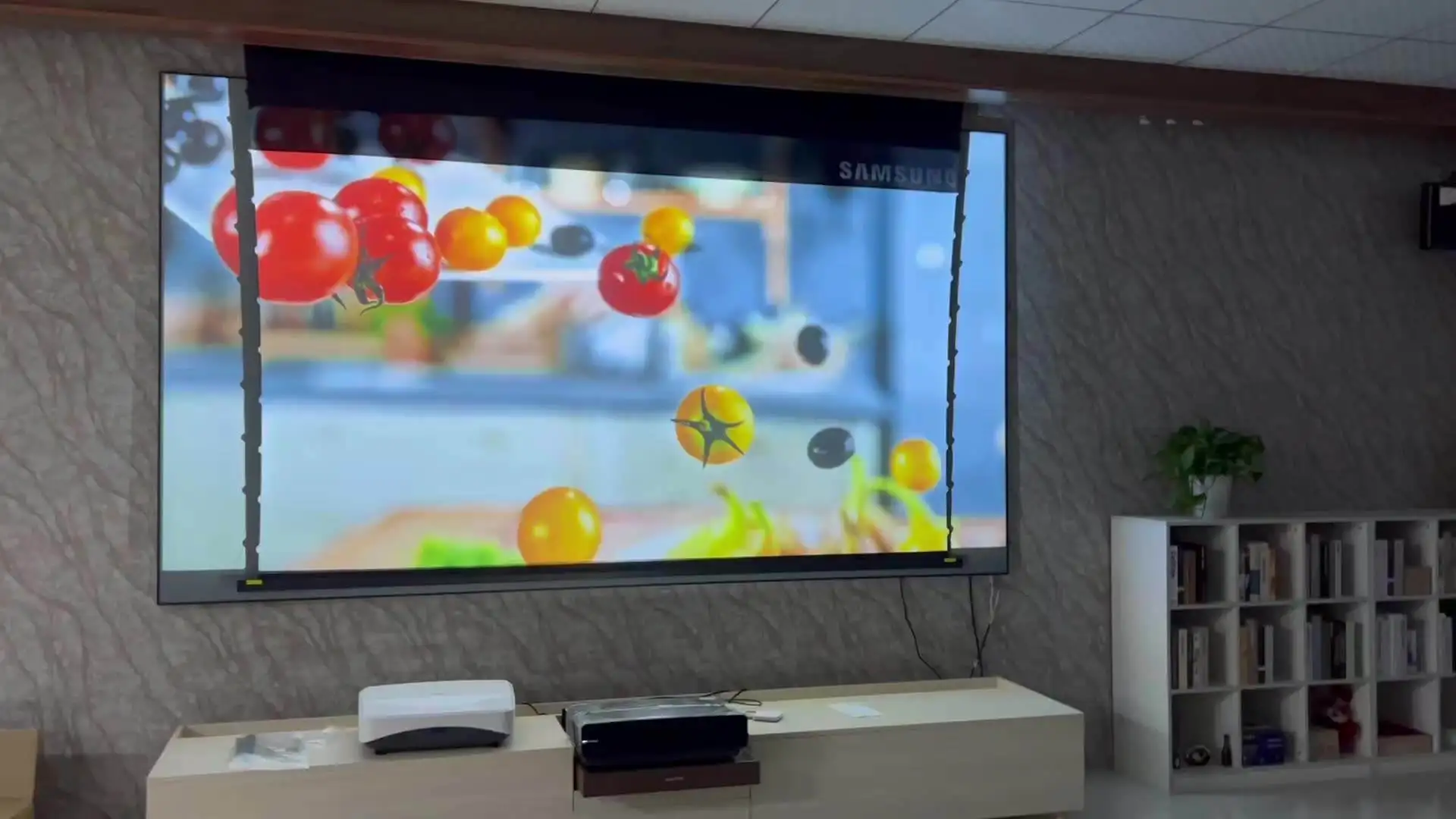 Nuovo schermo del proiettore elettrico a discesa UST ALR da 110 "schermo del proiettore home theater in cristallo PET per Xiaomi/Xgimi/Fengmi/vava 4K