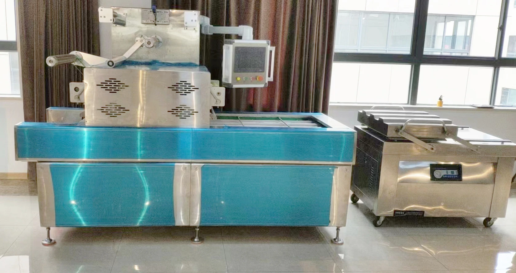 Small Automatic Meat Vacuum Heat Meal Food Tray Packing Sealing Sealer Machine