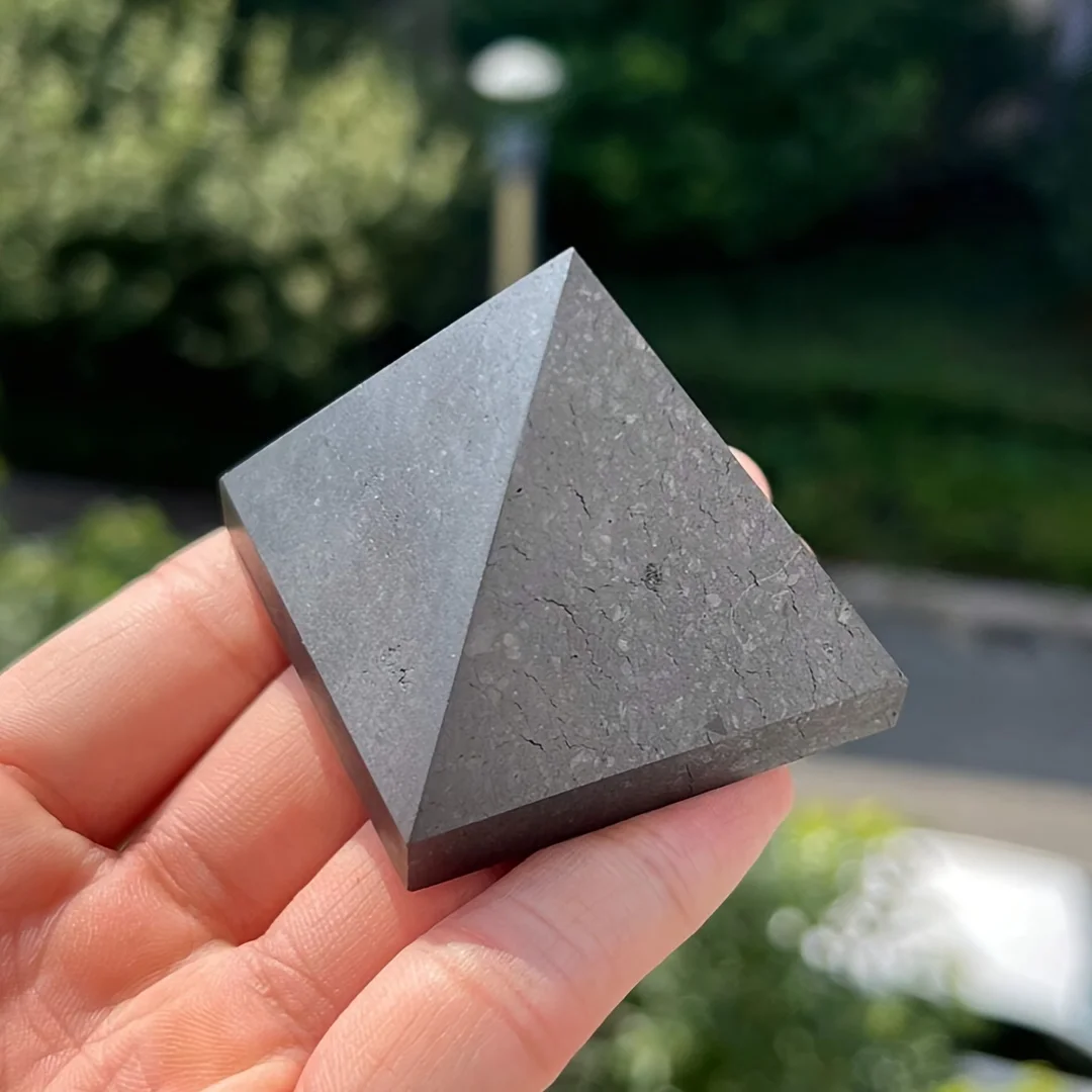 1 peça 5cm pirâmide de shungite preta torre natural ornamentos de schungite pedras para decoração de casa, ornamento decorativo de presente de pedra natural