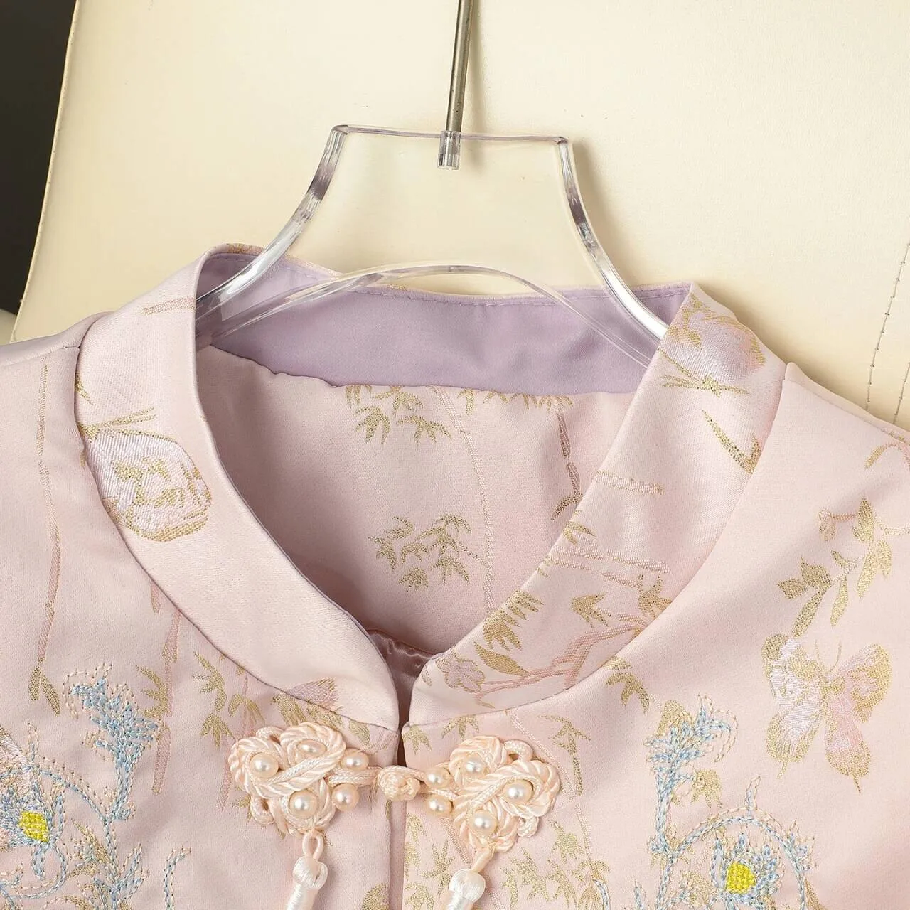 

New Chinese Embroidered Women's Buttoned Warmth Retro National Tang Costume Cotton Coat Top