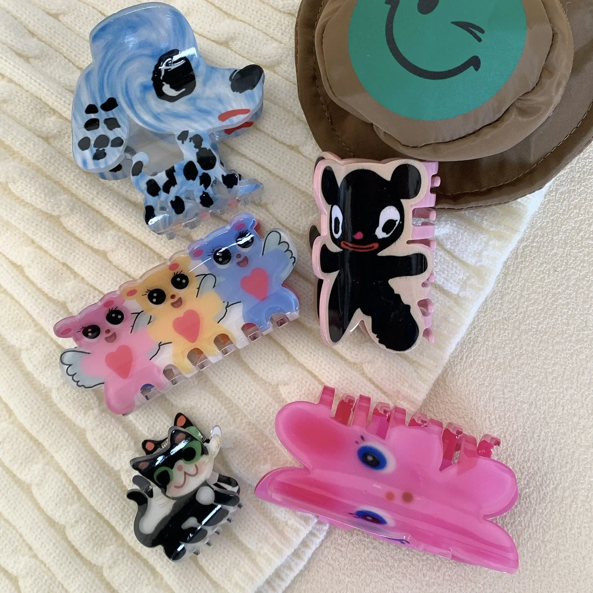 

BYL New Cartoon Cute and Funny Dog Hair Clips Made of Acrylic Material with A Styleof Coiled Shark Clip Female Hair Accessories