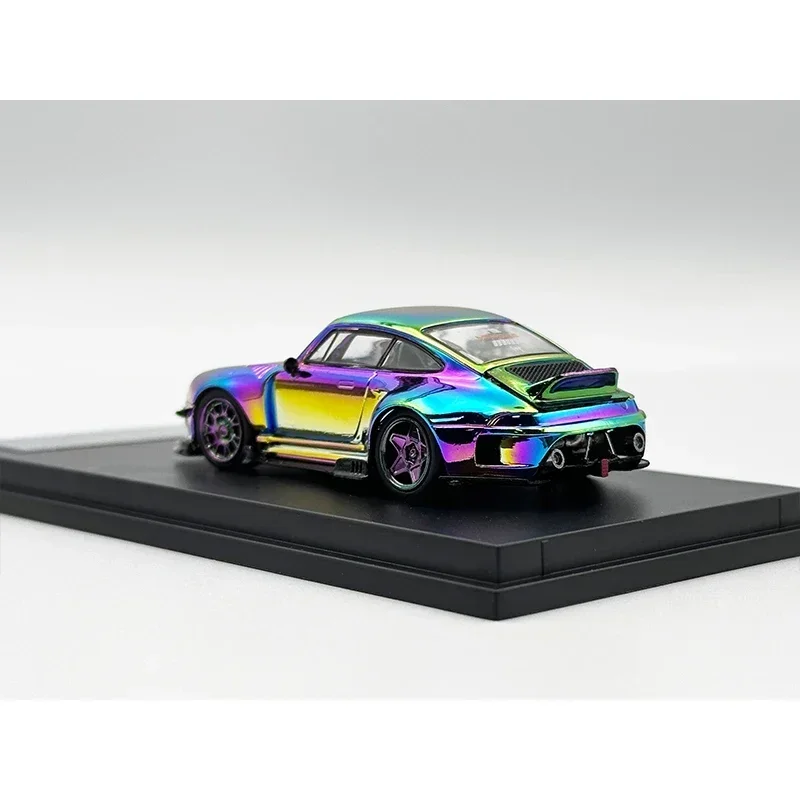 DCM Auf Lager 1:64 RWB 993 Ducktail Chrom Modifiziertes magnetisches abnehmbares Motorhaubenautomodell Diecast Diorama