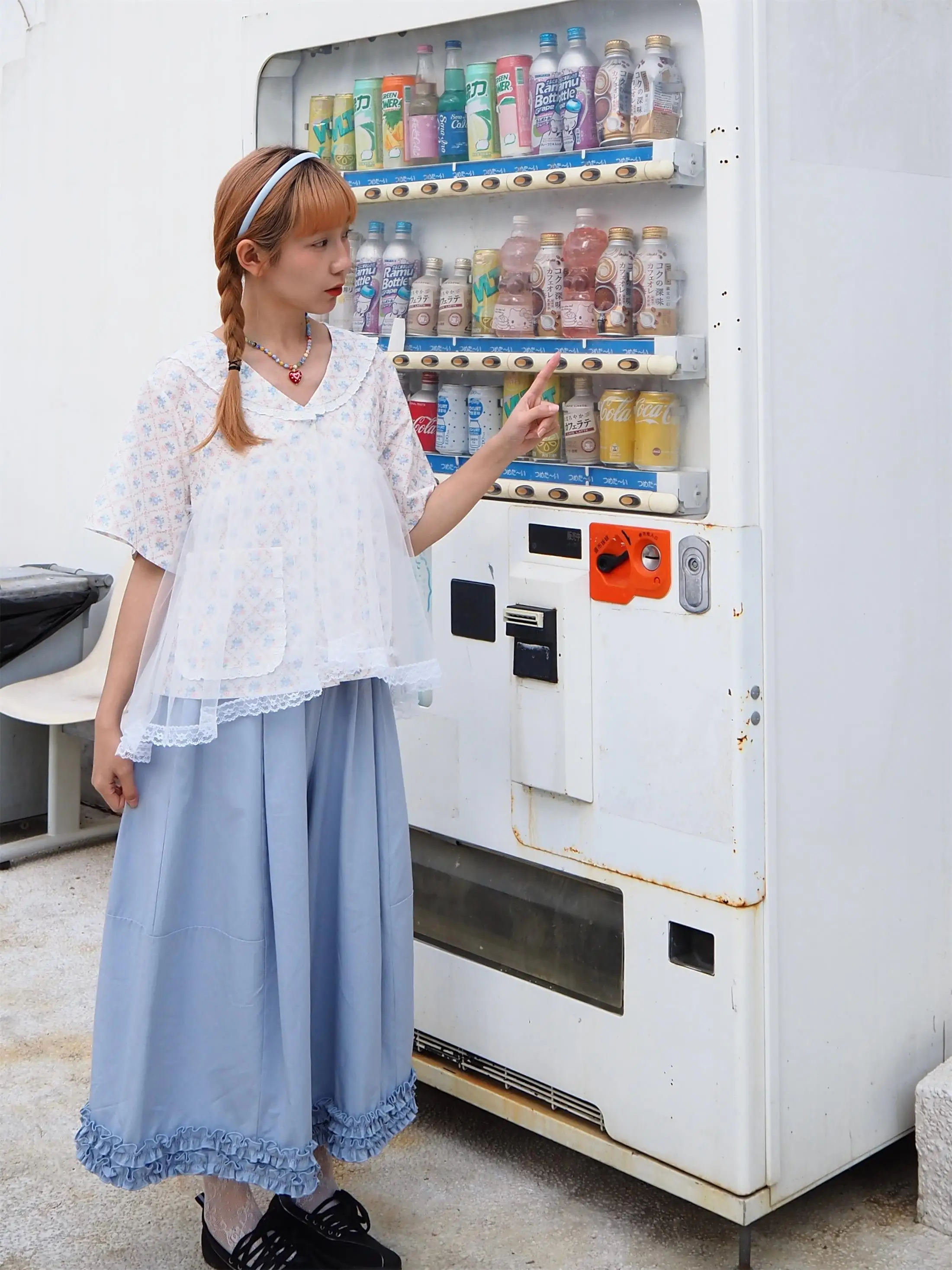 

Летняя женская рубашка свободного кроя с коротким рукавом, с цветочным пэчворком, кружевным воротником цвета индиго, геометрическим узором и художественным дизайном в стиле «Инициал Сикс»