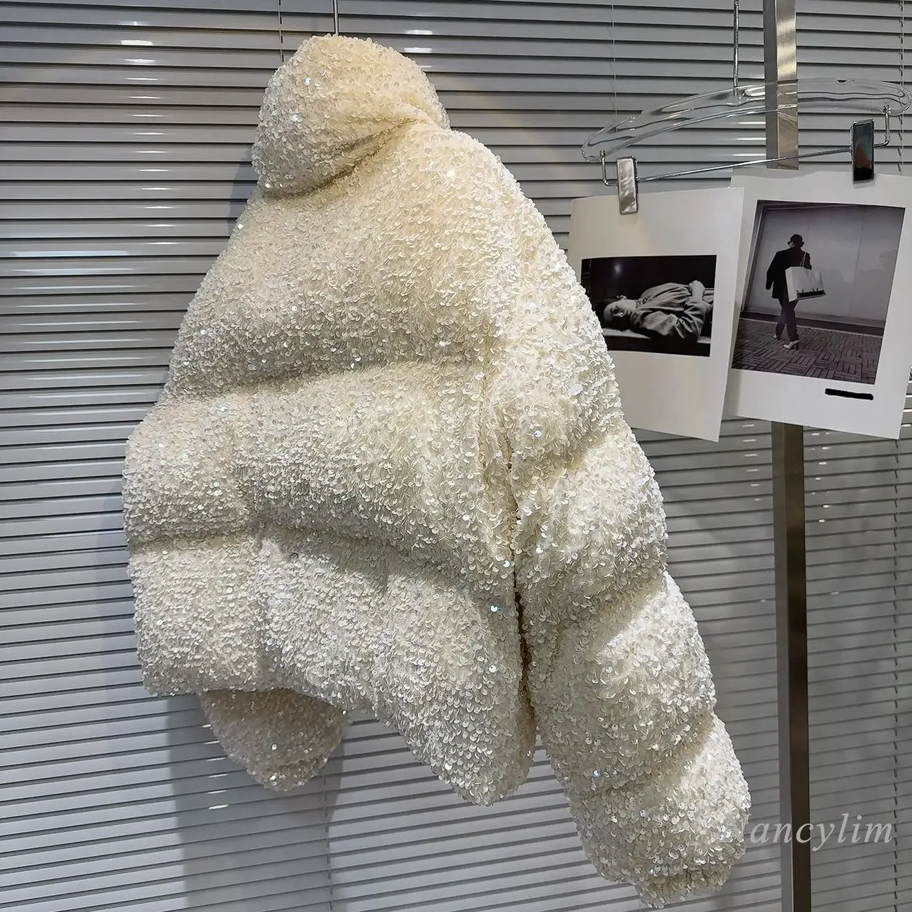 2024 Cappotto invernale in piumino d'anatra da donna Nuovo paillettes scintillanti Industria pesante Giacca da pane caldo Cappotto corto caldo per le donne