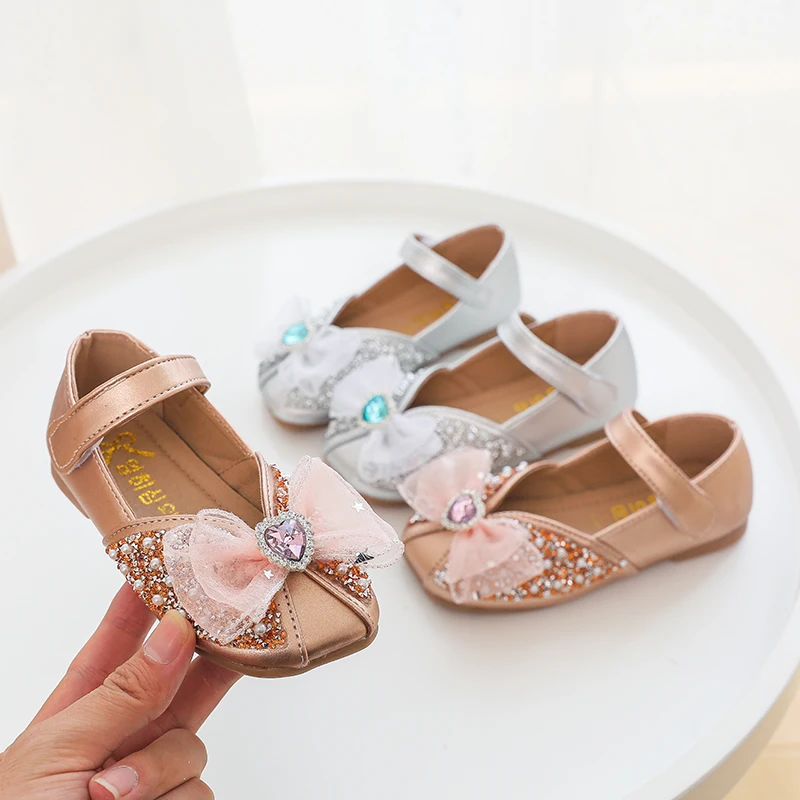 

Girls' Princess Leather Shoes with Love Bow Diamond Detail Soft Sole Anti-Slip Lightweight Children's Shoes for Comfortable Wear