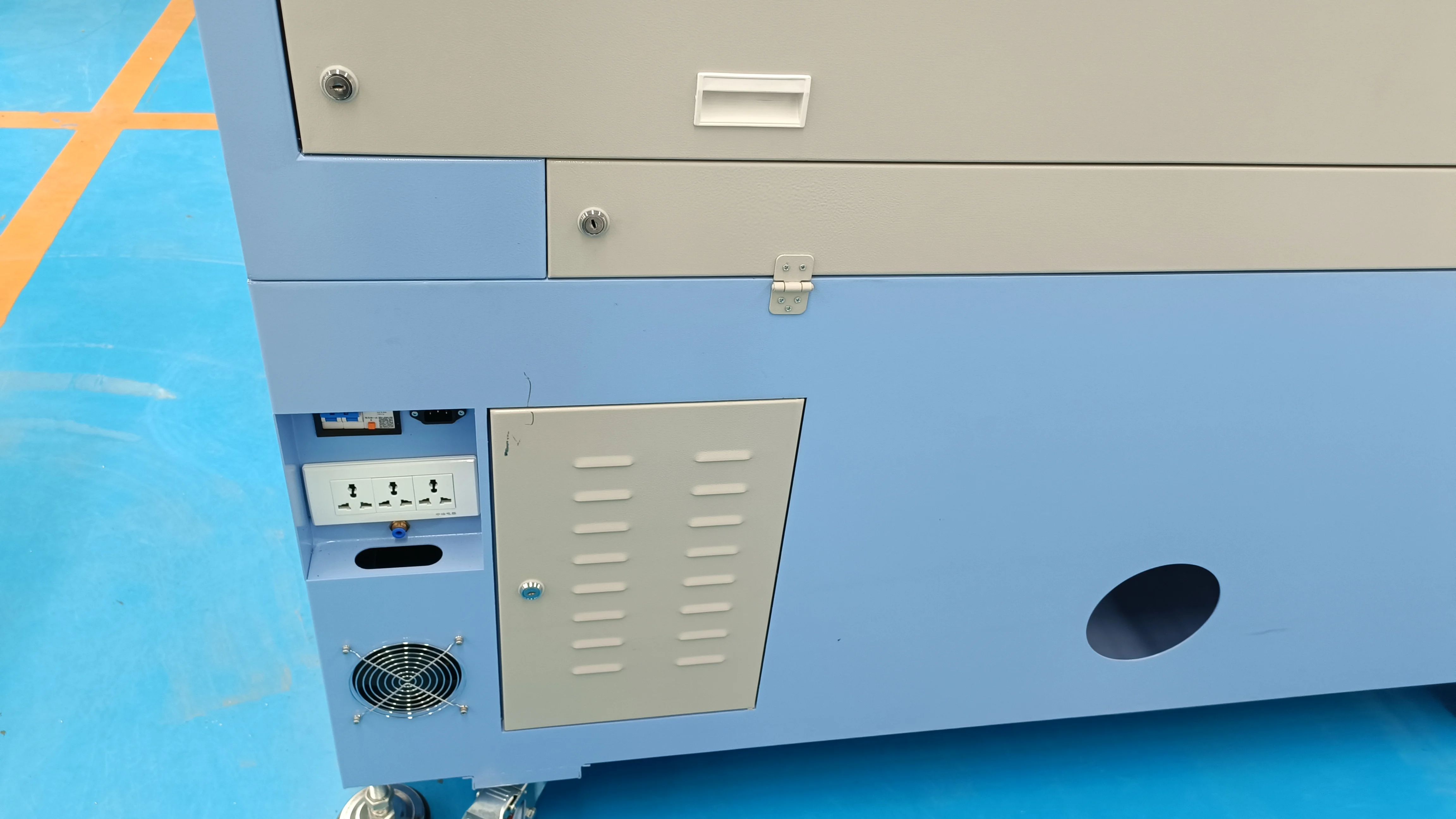 Contains 960   RECI W4 Laser Tube - 5200 Chiller  Lift Arm   Honeycomb Panel   Blade