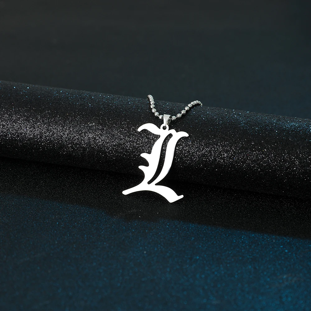 Death Note L Buchstaben-Halskette Kreative Mode Edelstahl Perlenkette Anhänger Cosplay Schmuck Geschenk für Anime-Fans – Detail 1