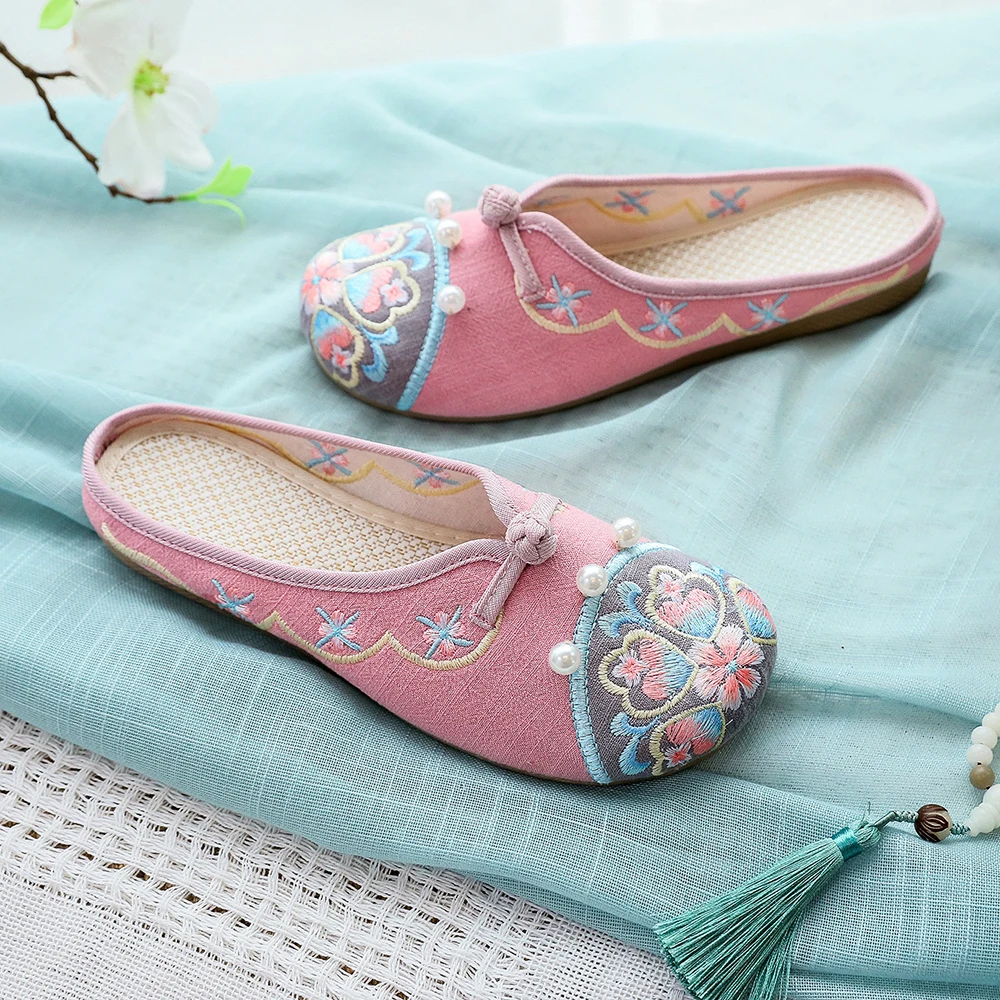 Veowalk Women Soft Cotton Fabric Embroidered Closed Toe Slippers Retro Ladies Casual Comfortable Mules Home/Outside Shoes