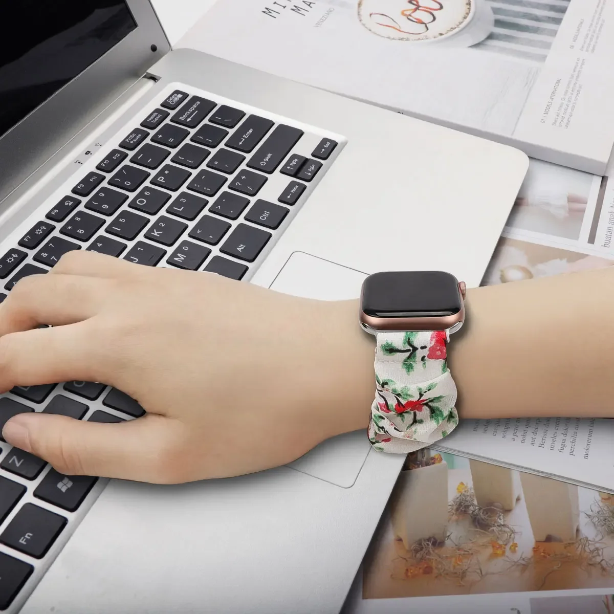 Scrunchie متوافق مع سوار ساعة أبل 49 مللي متر 40 مللي متر 41 مللي متر 38/42 مللي متر 44 مللي متر 45 مللي متر لطيف مطبوعة مطاطا لسلسلة iWatch 9 8 7 6 5 3 SE