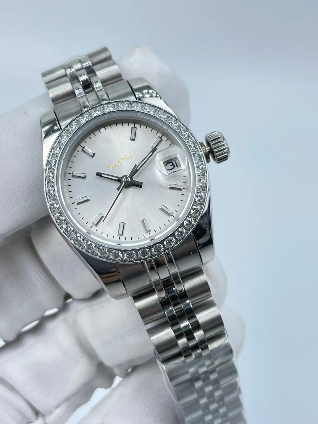 Luxurious 26mm Women's Watch with Steel Band – Perfect for Trendsetters and Elegant Occasions