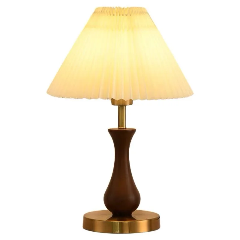 

French wabi-sabi wind medieval desk lamp, bedroom study American retro designer solid wood bedside lamp