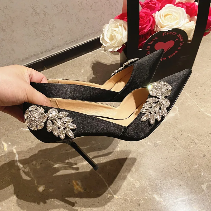 

2024 New Style Flower Pumps Rhinestone Bling Bling Stiletto Heel Pointed Black Satin High Heels Shallow 7/9Cm Fashion Sandals