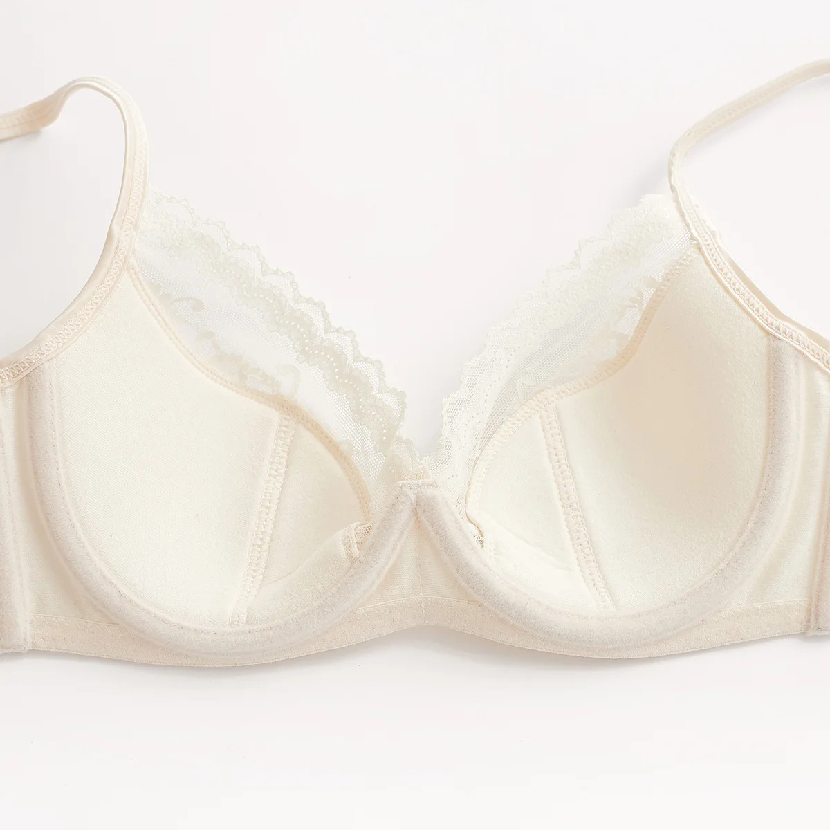 ملابس داخلية فرنسية جديدة لعام 2025 ملابس داخلية نسائية صيفية ذات رغبة نقية وكوب رفيع من الفولاذ الناعم ملابس داخلية مثيرة كبيرة الثديين صغيرة مضادة للترهل