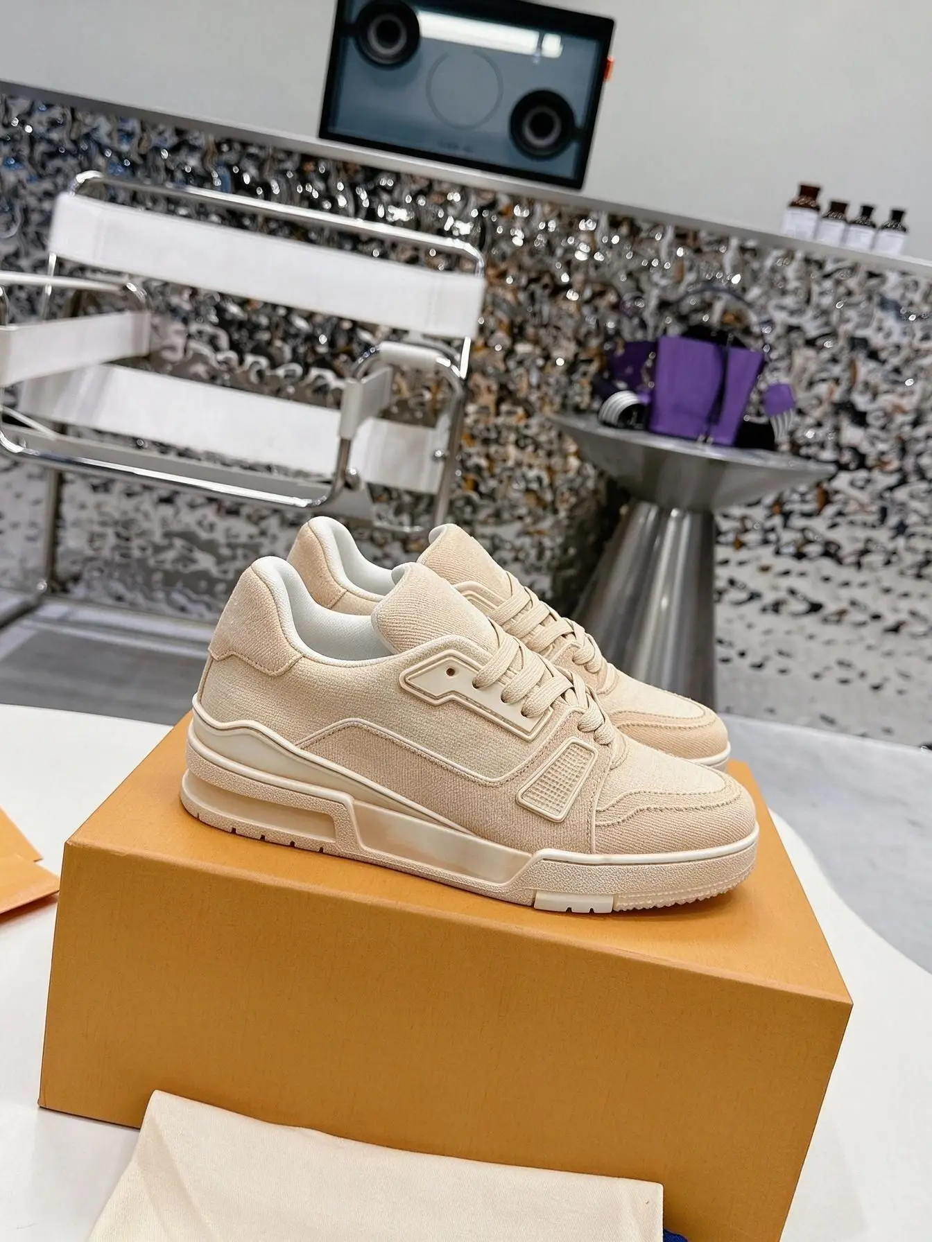 Men Women Unisex Solid‑Color Skate Shoes Fabric Upper Metal Ornament Wear‑Resistant Non‑Slip Daily Walking Sneakers