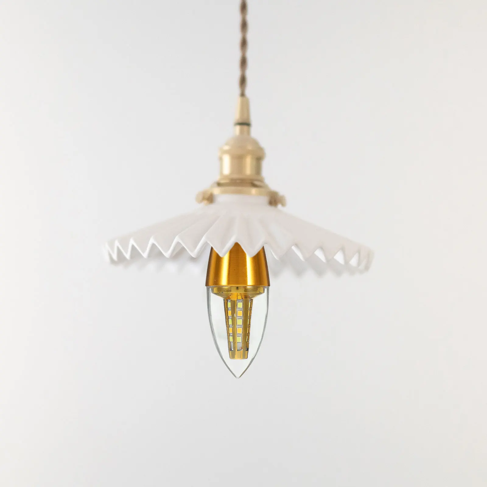 

2Pcs Smart Dimming LED Light Bulb Three Color Changing Small Screw Bulb Multi-Purpose High Efficiency Lamp for Restaurant