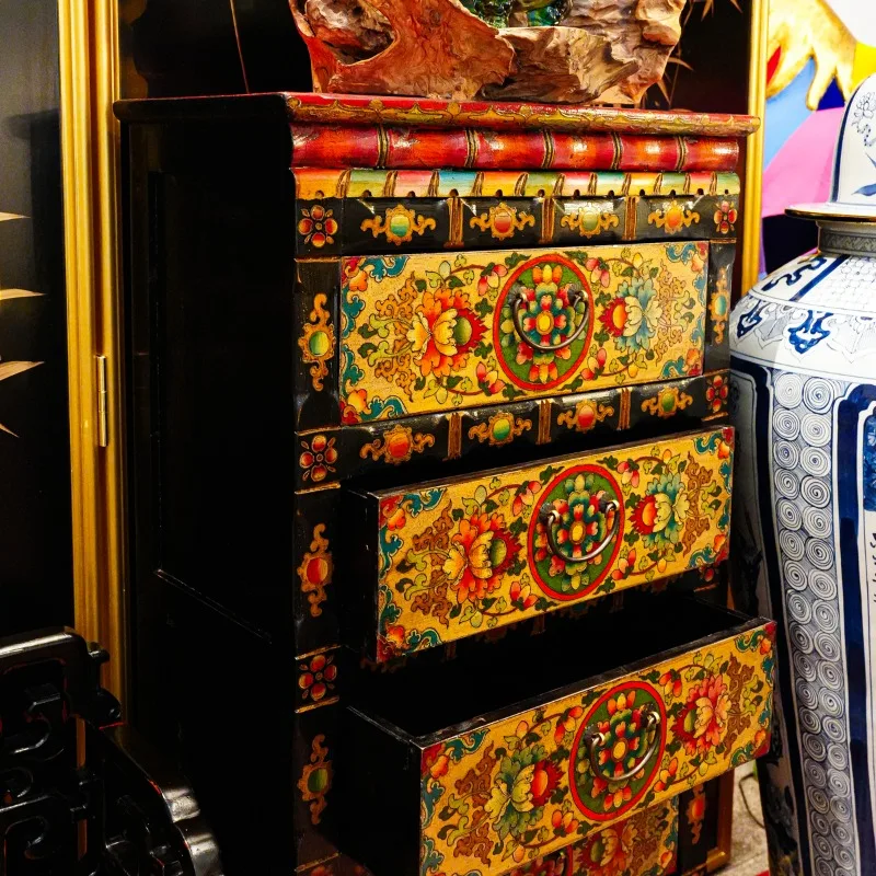 خزائن زاوية قديمة على الطراز الصيني، وصناديق من الخيزران المرسومة يدويًا، وخزائن تخزين خشبية