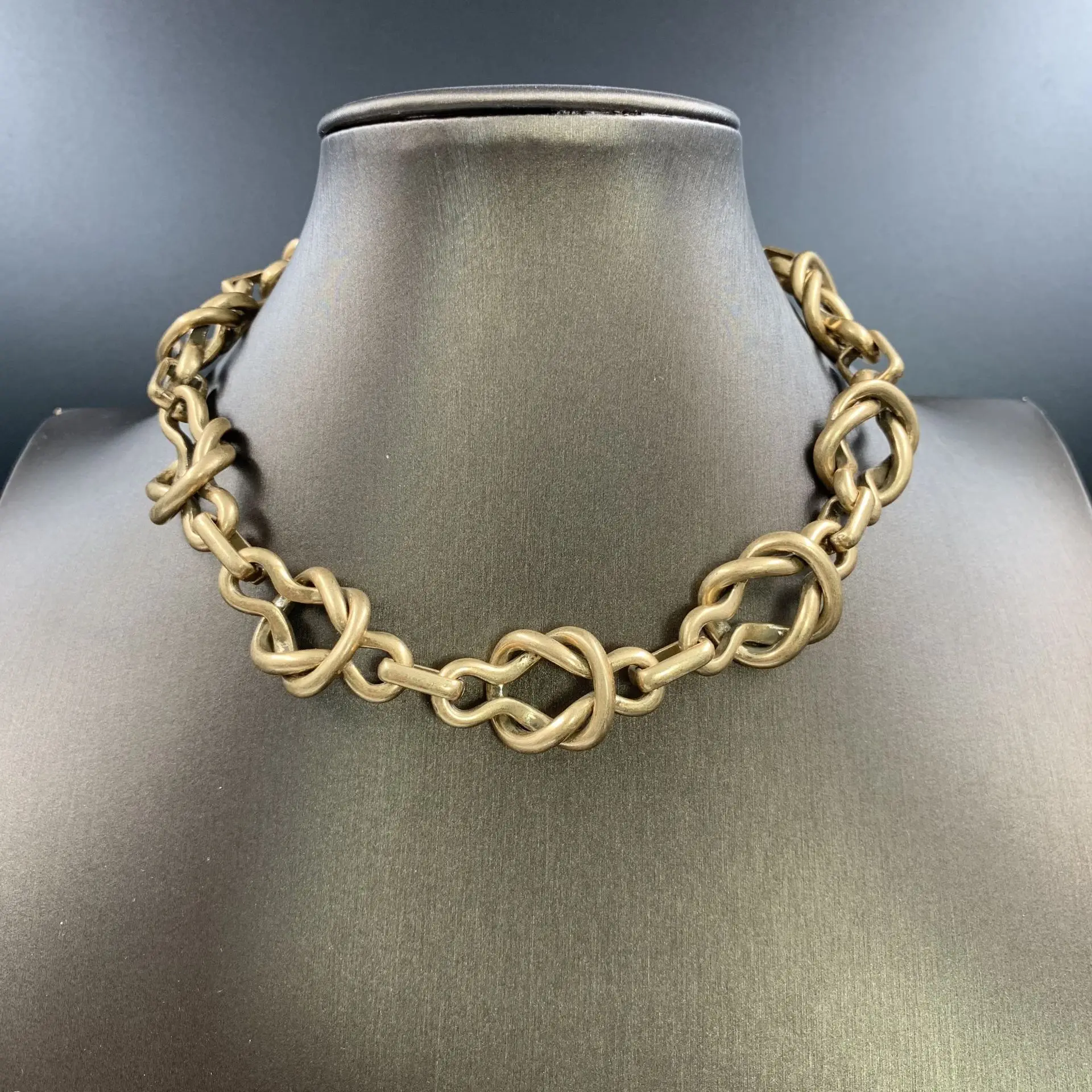 

Gazing JewelryВинтажное позолоченное преувеличенное ожерелье, светлое роскошное ожерелье с застежкой в стиле ретро, уникальное,