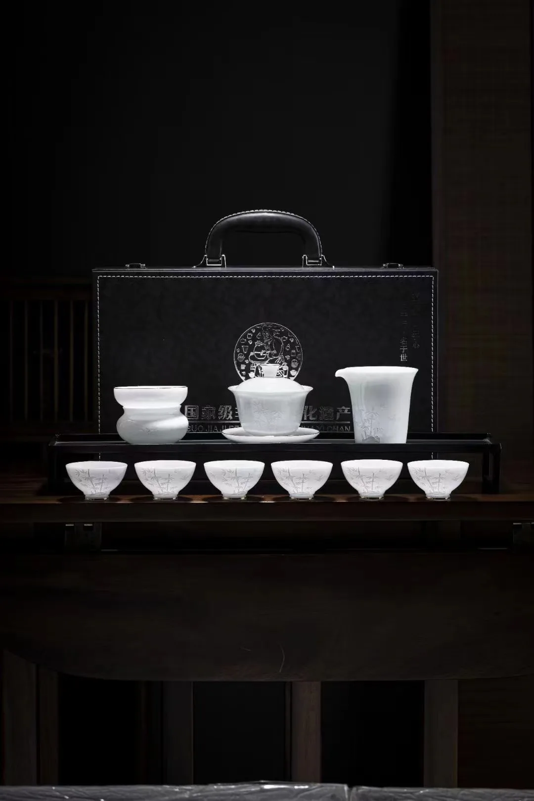 

New Ice Seed Jade Porcelain Relief Rising Step by Step Cover Bowl Tea Cup Tea Set Gift Set Business Gift Logo