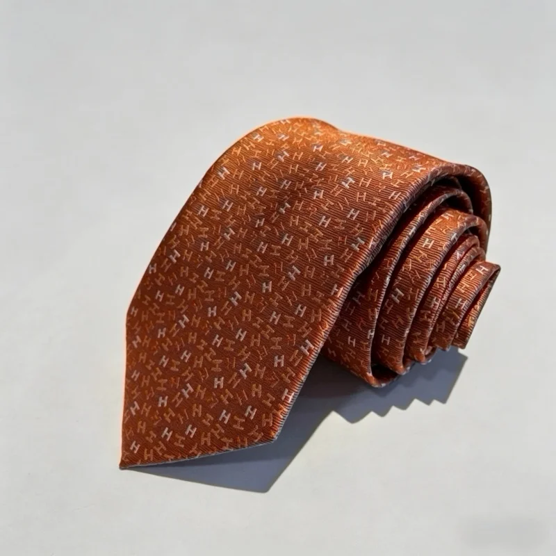 cravatte-di-marca-scontate-che-ridefiniscono-l'armo-dei-completi-minimalismo-accattivante-lavorazione-squisita-in-seta-regalo-perfetto