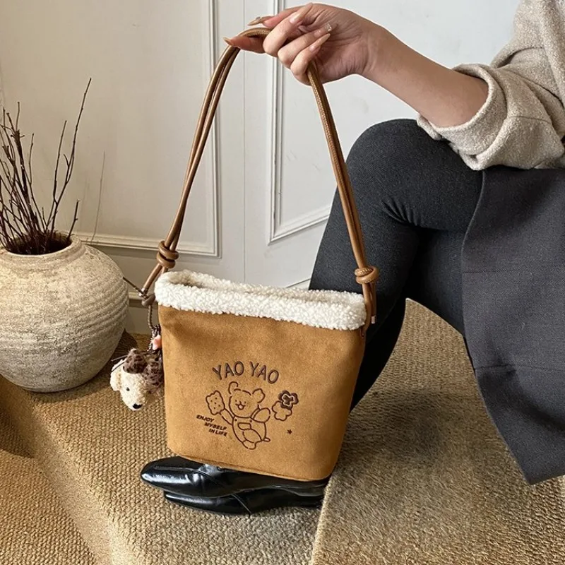 

Элегантный и практичный рюкзак-сумка для подгузников: Изысканный, портативный, модный, простой, шикарный, функциональный и организованный — для повседневной работы мам и ухода за ребенком.