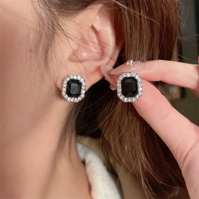 Elegant Black Geometry Stud Earrings for Women Rhinestones Acrylic Square Earrings Party Classic Design Trendy Jewelry Girl Gift