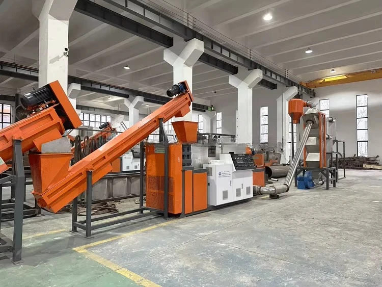 Professional Manufacture Waste Used Scrap Plastic Pet Bottle Flakes Crushing Washing Drying Recycling Machinery Line