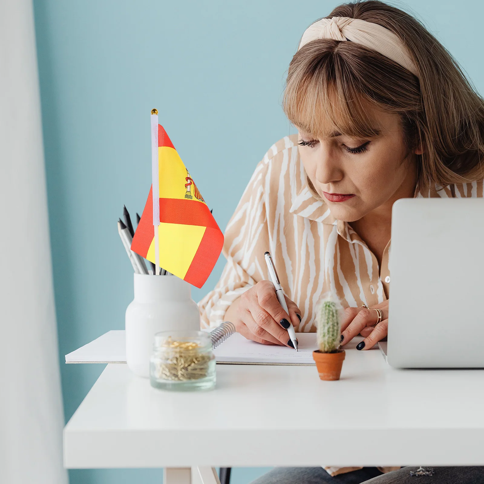 

50Pcs Hand Flags Lightweight Compact Design for Patriotic Celebrations Decorative World Flags for Classrooms Gardens Bars