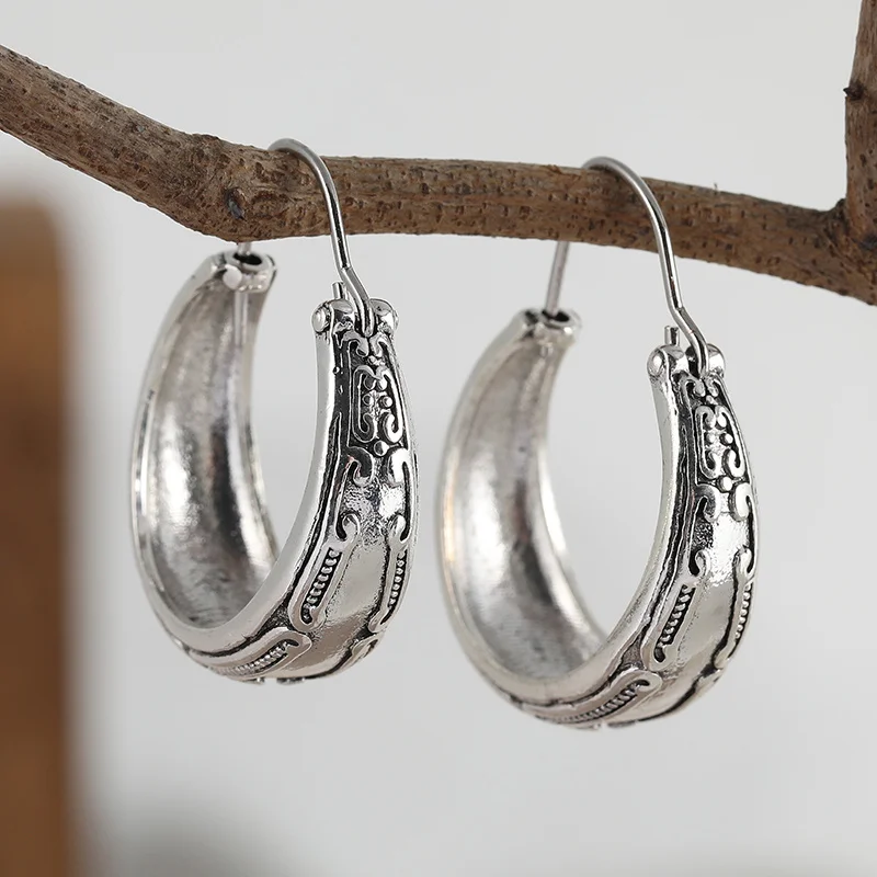 Vintage C Shaped Ethnic Style Hoop Earrings Curly Grass Relief Ladies' Daily Casual Earrings Banquet Commute Vacation Jewelry