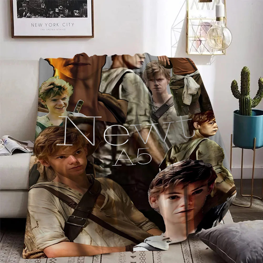 Customize 1pc Newt-Themed Patchwork Flannel Blanket Suitable for Bed, Sofa, Office & Car Camping - Soft Warm All-Season Bedsprea