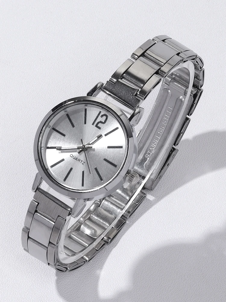 ساعة كوارتز كاجوال وعصرية للرجال مكونة من 4 قطع، ساعة كوارتز نسائية بسيطة مع مجموعة سوار مغناطيسي على شكل قلب