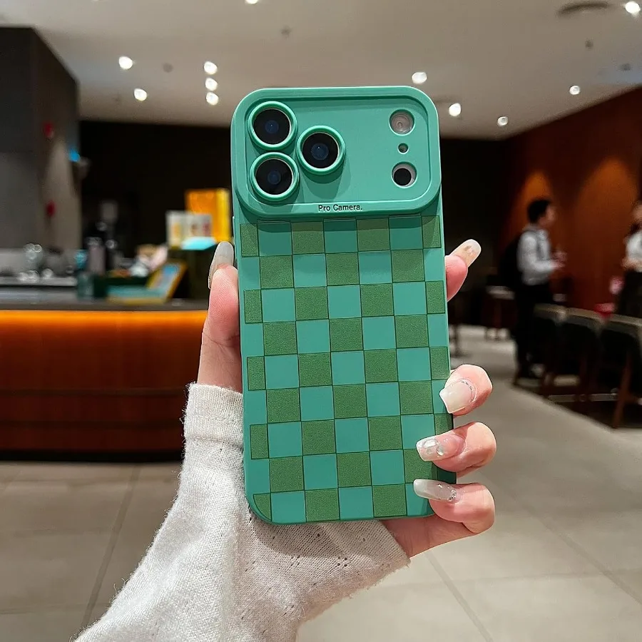 تصميم لطيف بنمط مربعات للفتيات والنساء، جراب واقٍ مقاوم للصدمات من السيليكون الناعم متوافق مع هاتف iPhone 17 Pro Green Colo #3