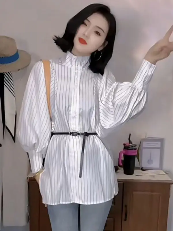 قميص نسائي مخطط بياقة واقفة وأكمام منتفخة وحزام كاجوال فضفاض مناسب متوسط الطول على الطراز الكلاسيكي لربيع الخريف #2