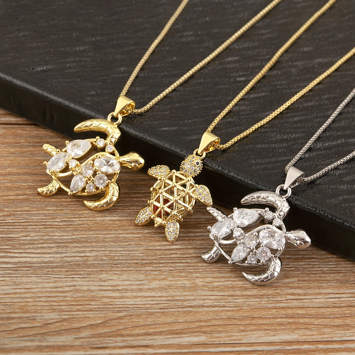

Nidin Fashion Cute Turtle Shape Shiny Crystal Zircon Pendant Necklace For Women Men Hollow Design Light Luxury Jewel Party Gifts