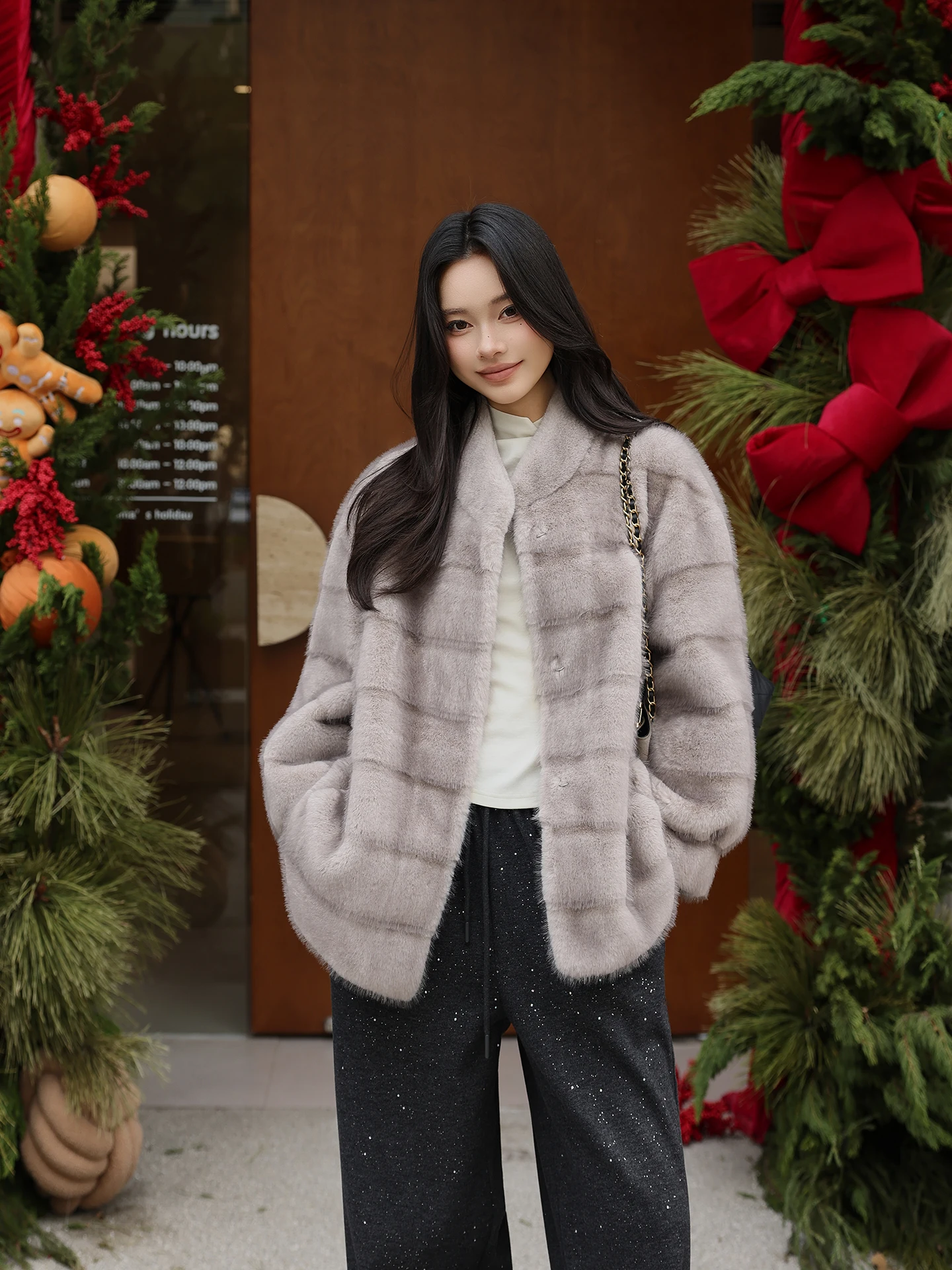 

Тепло и стиль: Экологичная молодежная куртка Old Yang с высоким воротником из искусственного меха, градиентный цвет, для женщин, зимняя верхняя одежда