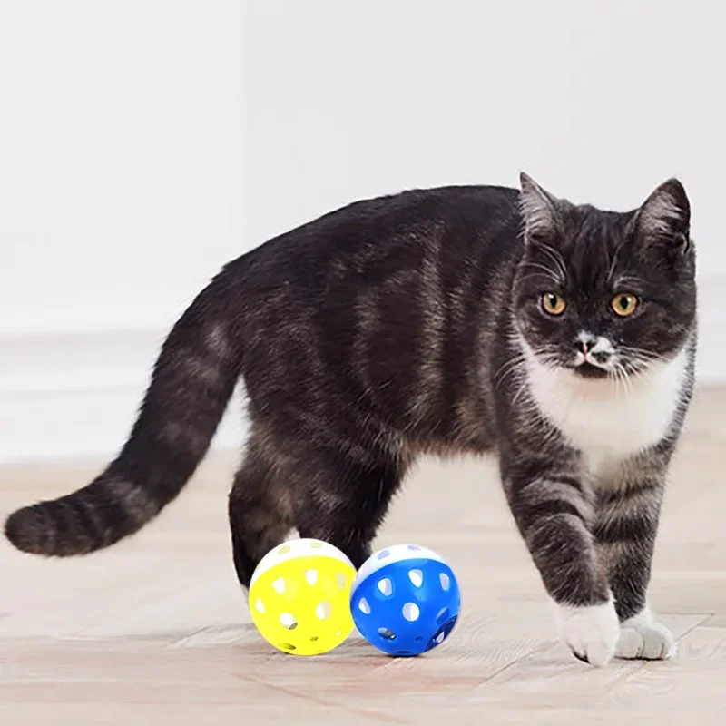 Juguetes de piezas con campana para gatos, pelota de plástico para masticar y rascar, juguete interactivo de entrenamiento, suministros para