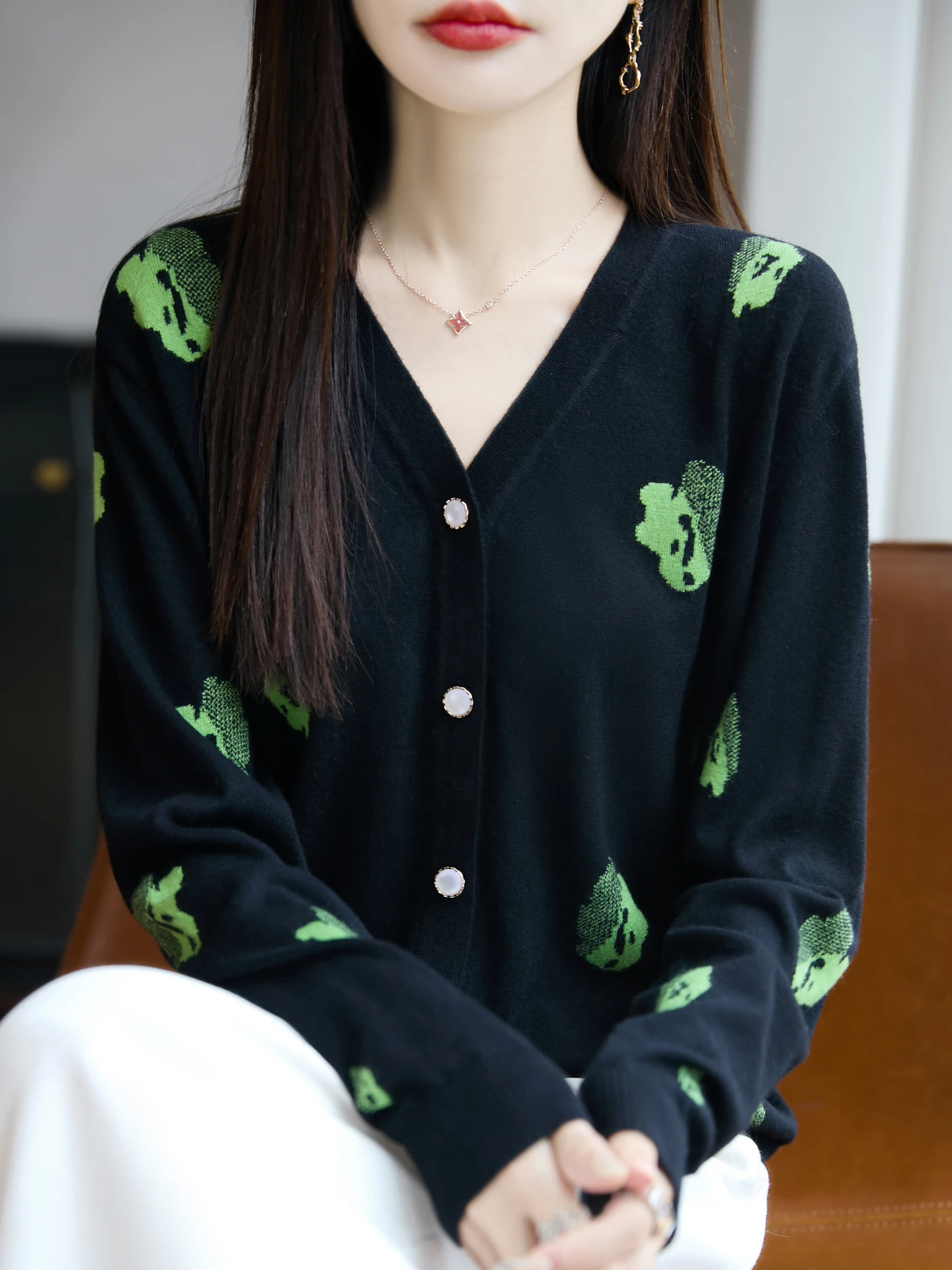 25New خريف شتاء الصوف سترة طويلة الأكمام كبيرة الحجم سترة سترة برقبة على شكل v المرأة الجاكار تريكو معطف موضة الترفيه نمط