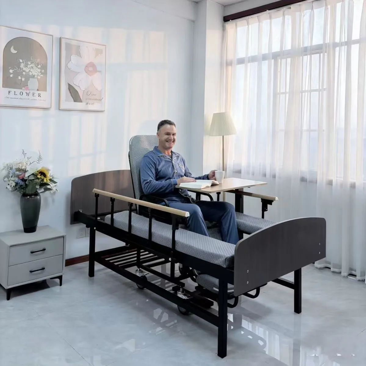 

Hand-cranked multi-functional separate type, home can sit and lie down, and the elderly can use the bed.