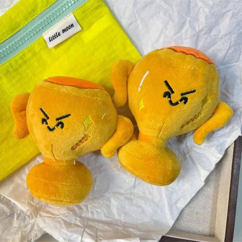 1/2PCS Leuke Overwinning Trofee Mascotte Pluche Pop Knuffel Sleutelhanger Hanger Tas Opknoping Charme Sleutelhanger Lucky zegen Souvenir Gift