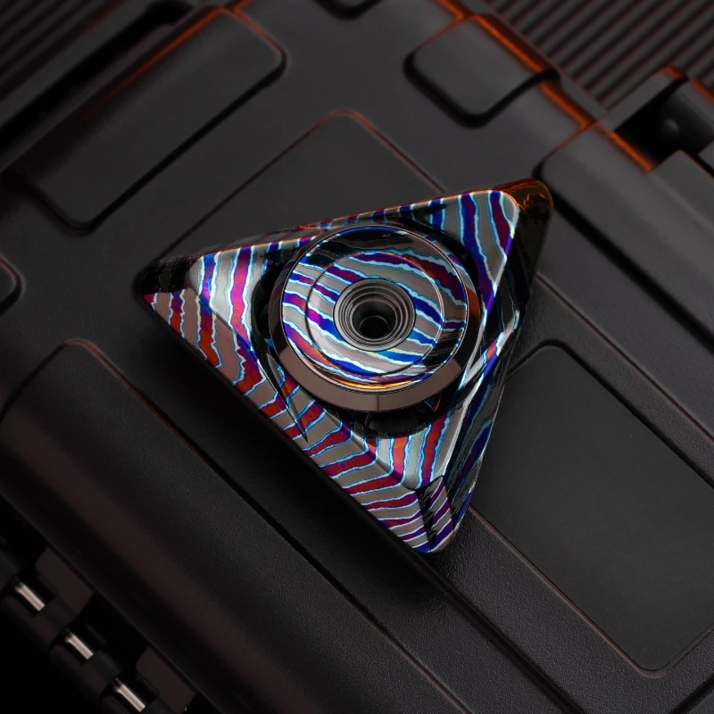 لعبة ROCK EDC Lingguang المعدنية الميكانيكية المكونة من ثلاث صفحات على شكل مثلث تململ سبينر لسطح المكتب #2