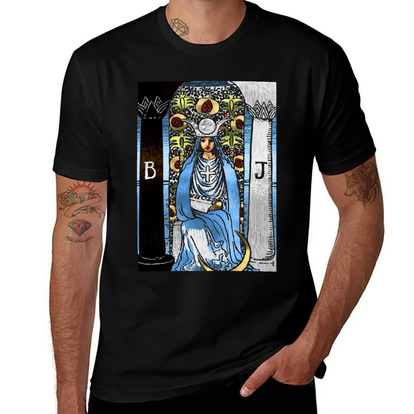 

Tarot Gold Edition - Major Arcana - The High Priestess T-Shirt Simple Trendy Casual T-Shirt