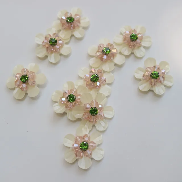 10 sztuk Rhinestone zroszony kwiat naszywki na ubrania DIY przyszyć parche aplikacje haftowana naszywka z aplikacją ropa dodatek odzieżowy