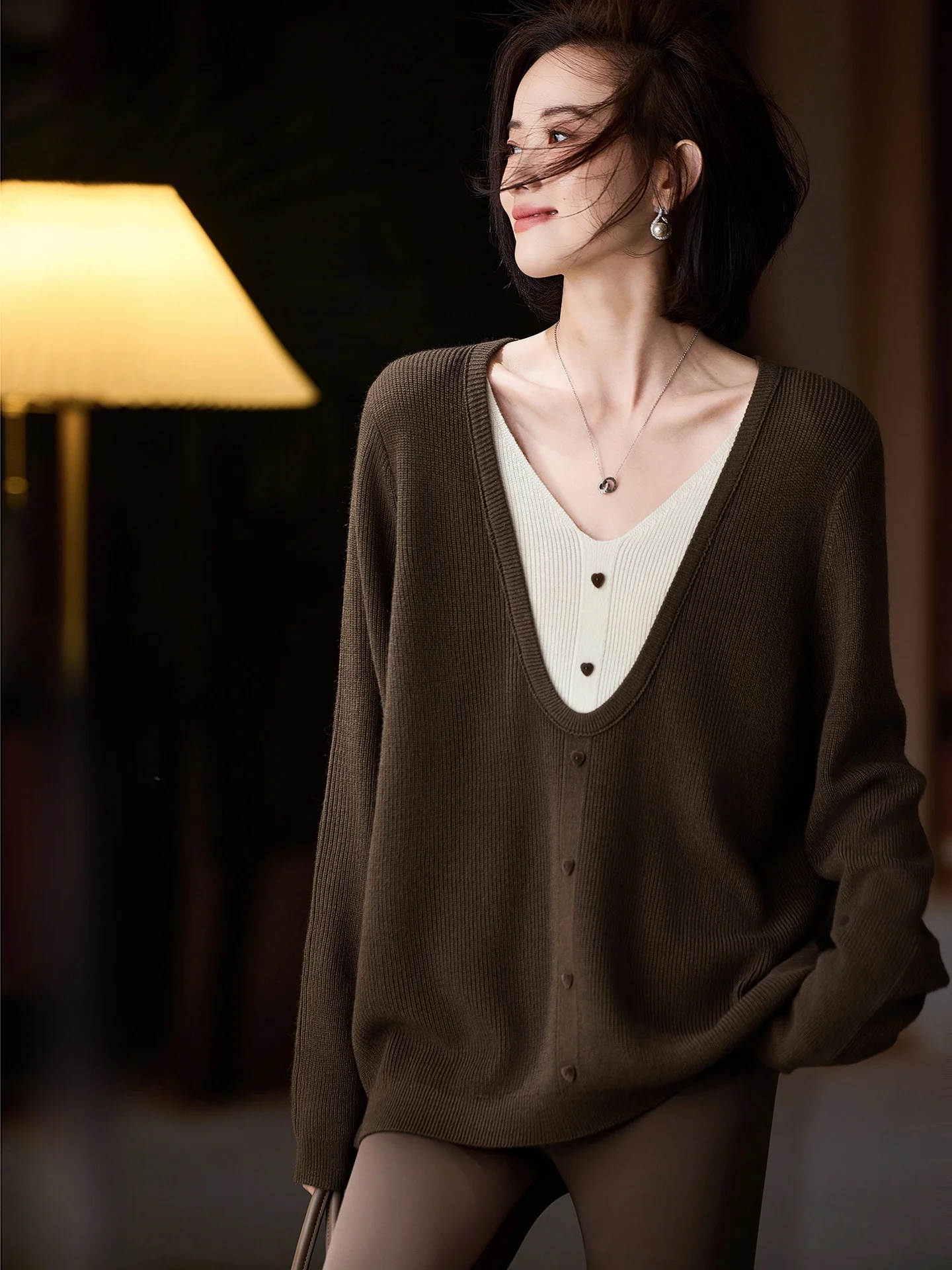 

Модный свободный женский трикотажный комплект из двух частей (имитация), осень-зима, новинка, большие размеры, комфортный, теплый, V-образный вырез